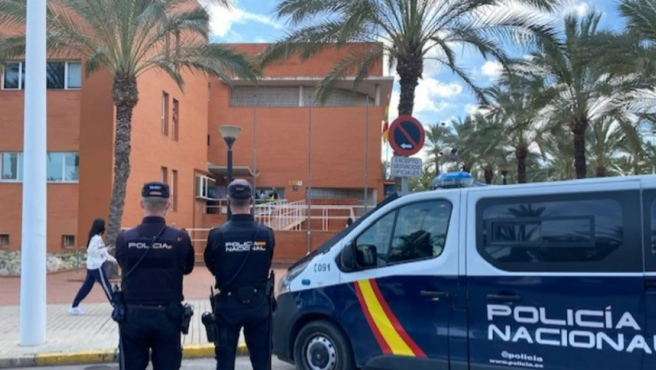 agentes de la policia nacional